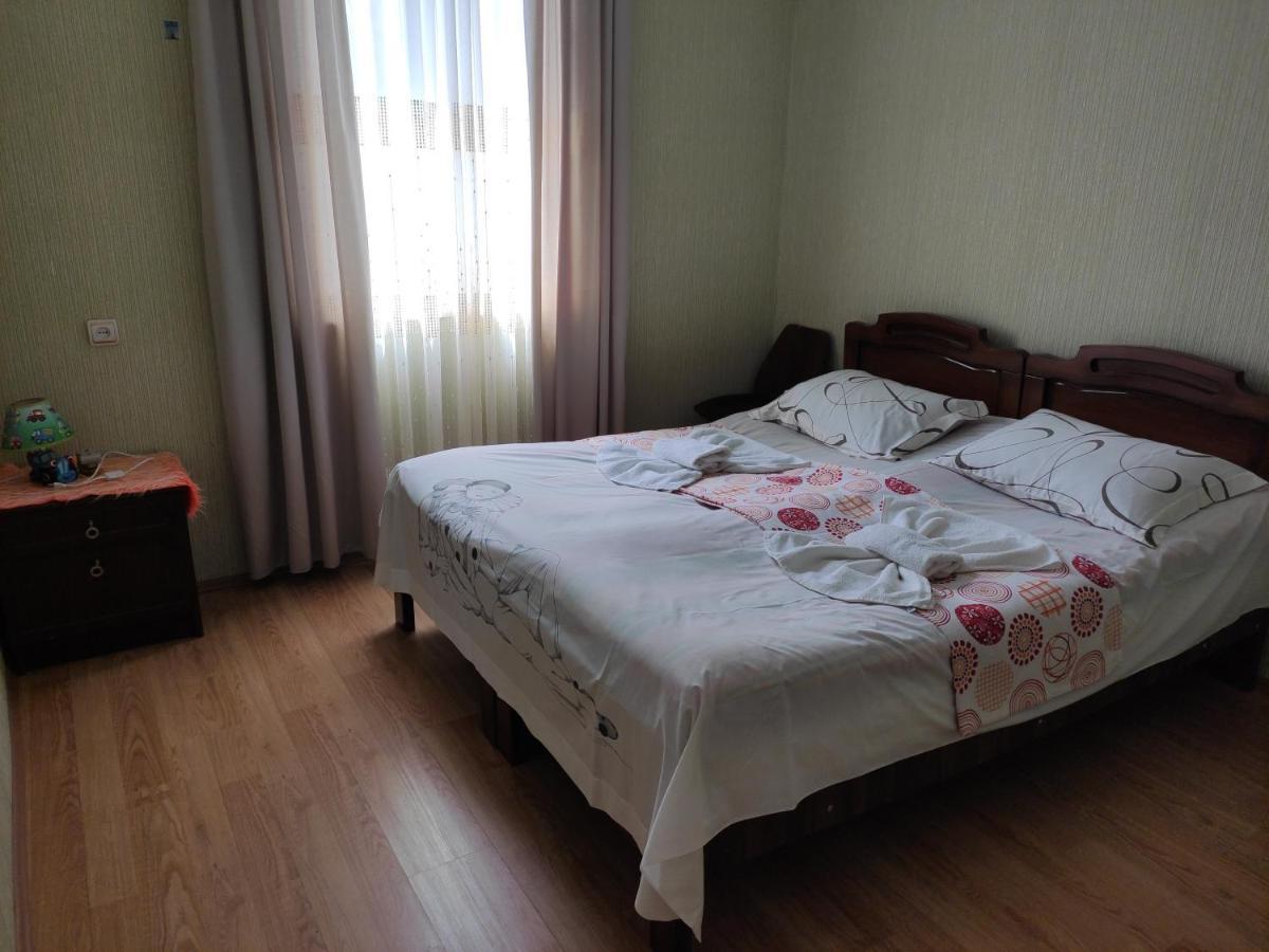 Guest House On Kostava 23 Kobuleti Bagian luar foto